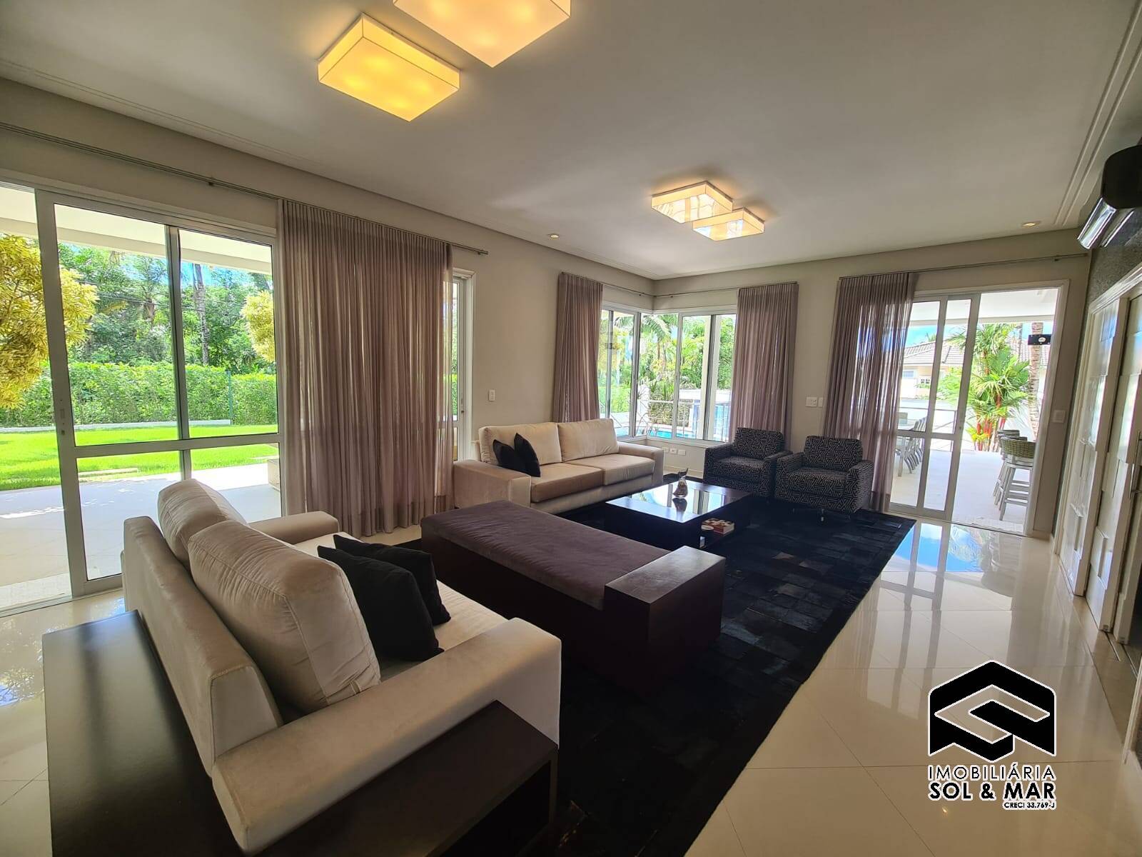 Casa de Condomínio para alugar com 5 quartos, 650m² - Foto 2