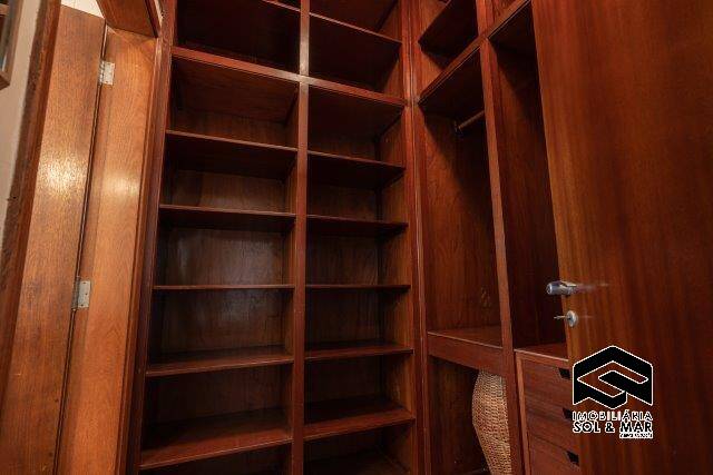 Casa à venda com 10 quartos, 1340m² - Foto 4