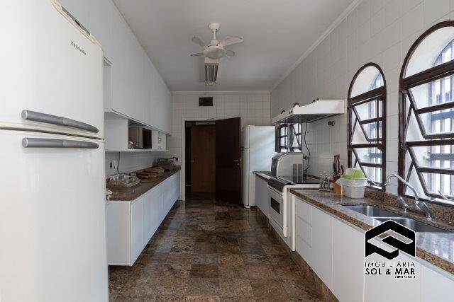 Casa à venda com 10 quartos, 1340m² - Foto 13
