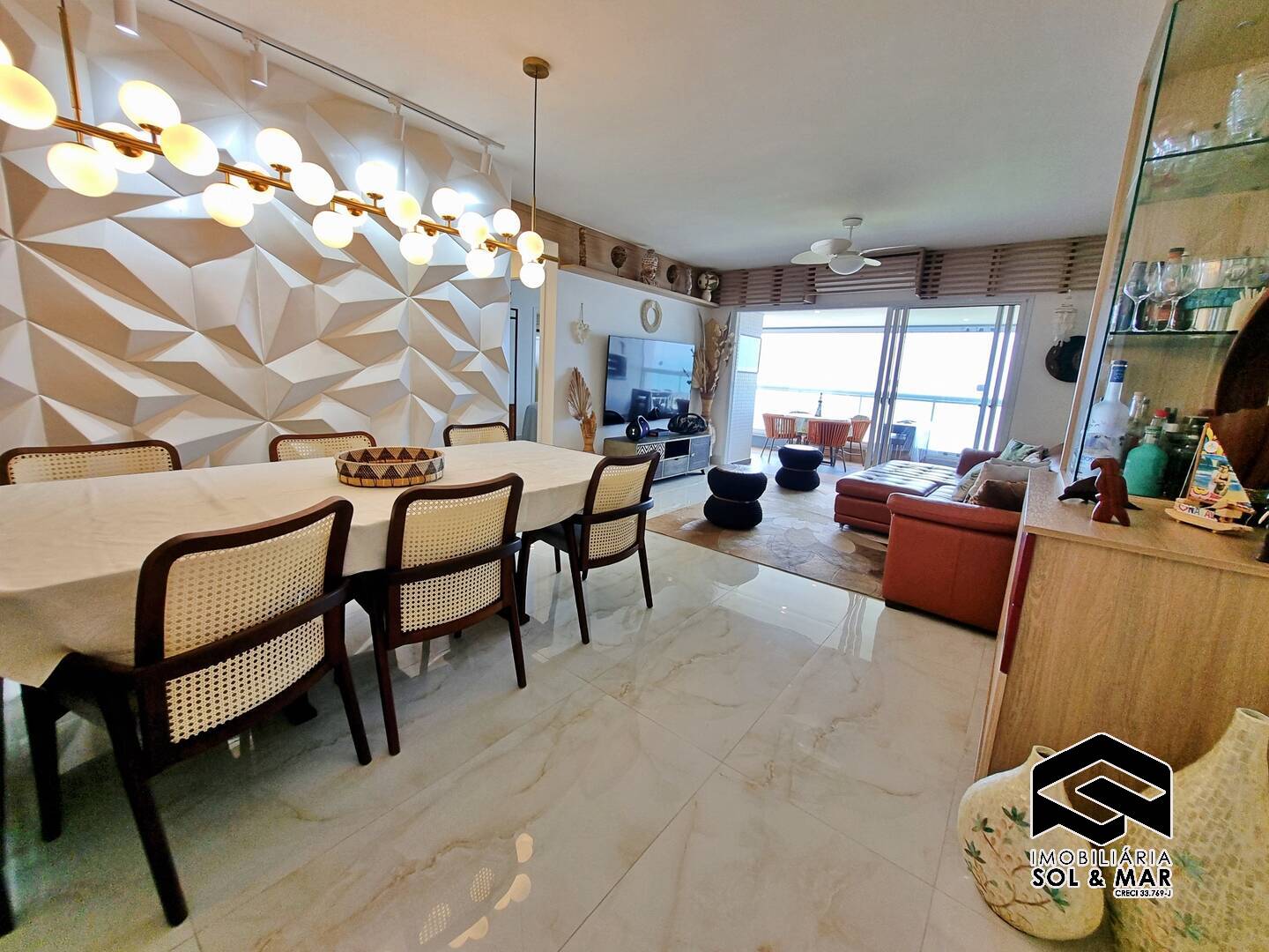 Apartamento à venda com 3 quartos, 145m² - Foto 2
