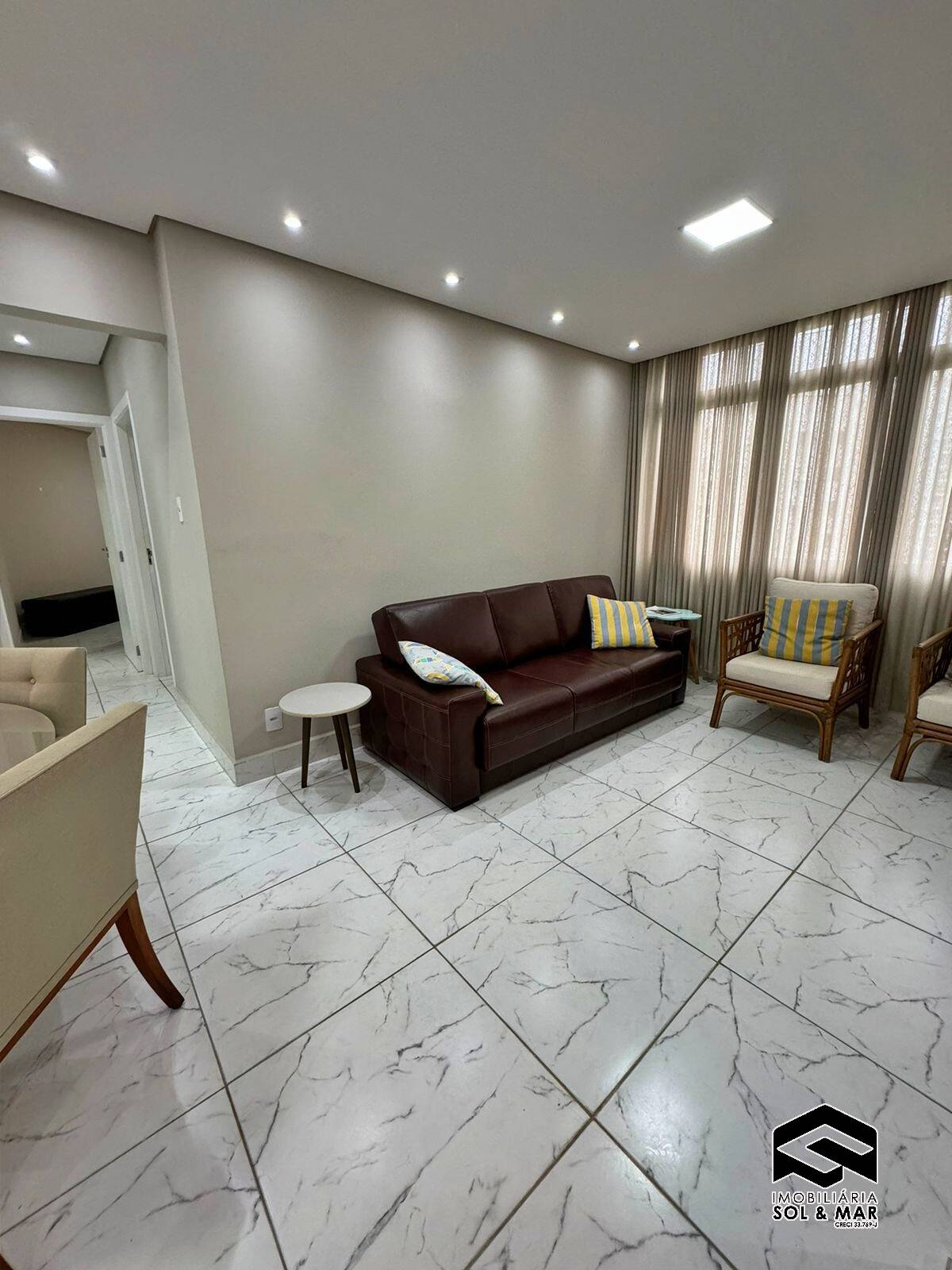 Apartamento à venda com 2 quartos, 75m² - Foto 3