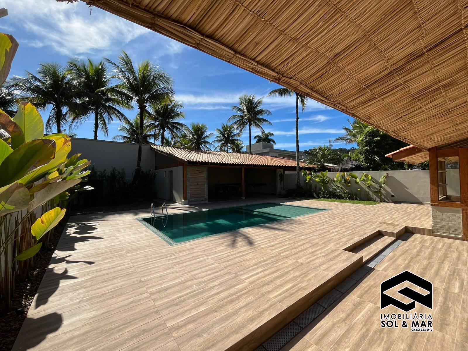 Casa de Condomínio à venda com 4 quartos, 320m² - Foto 2