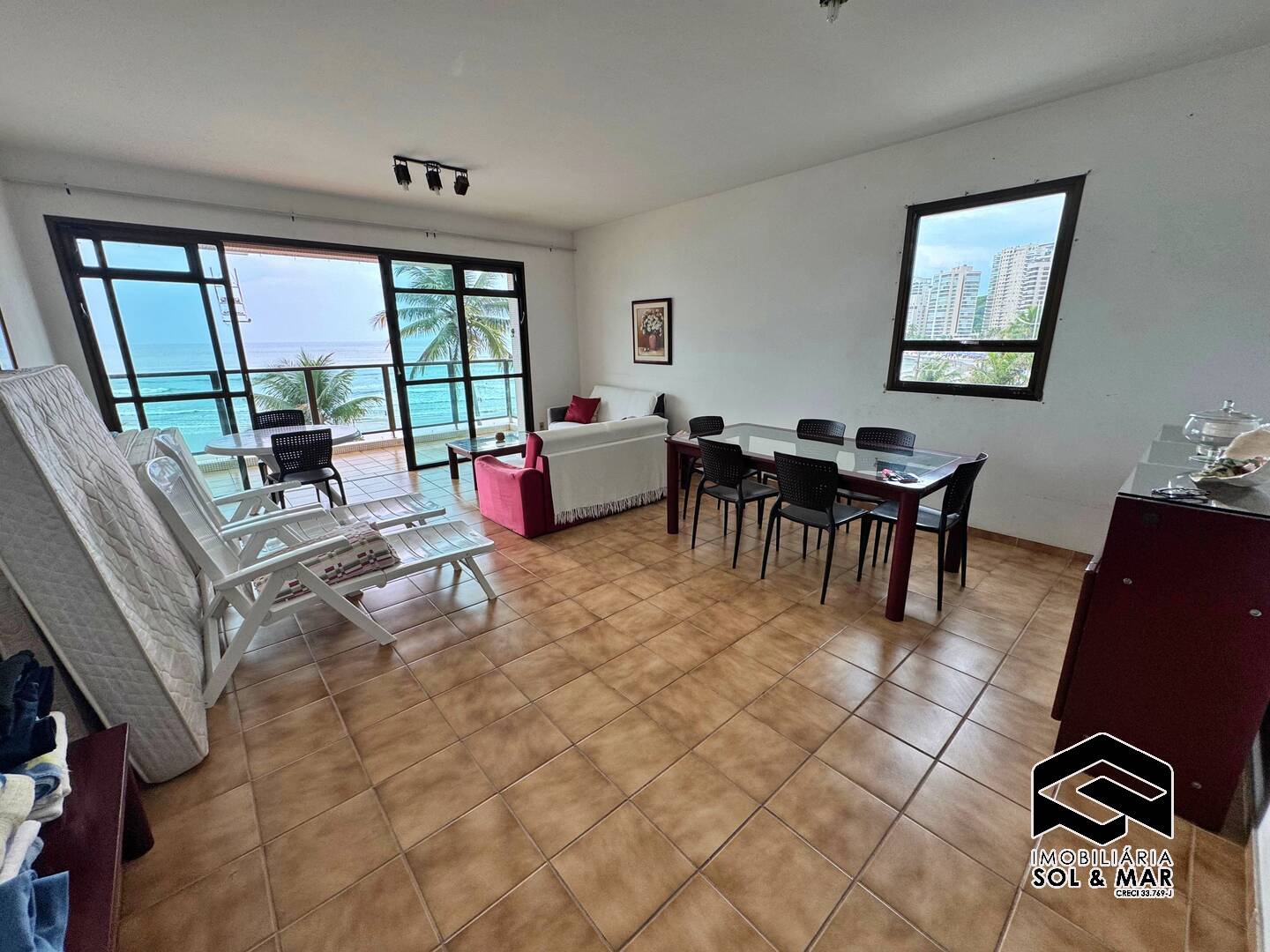 Apartamento para alugar com 3 quartos, 180m² - Foto 1