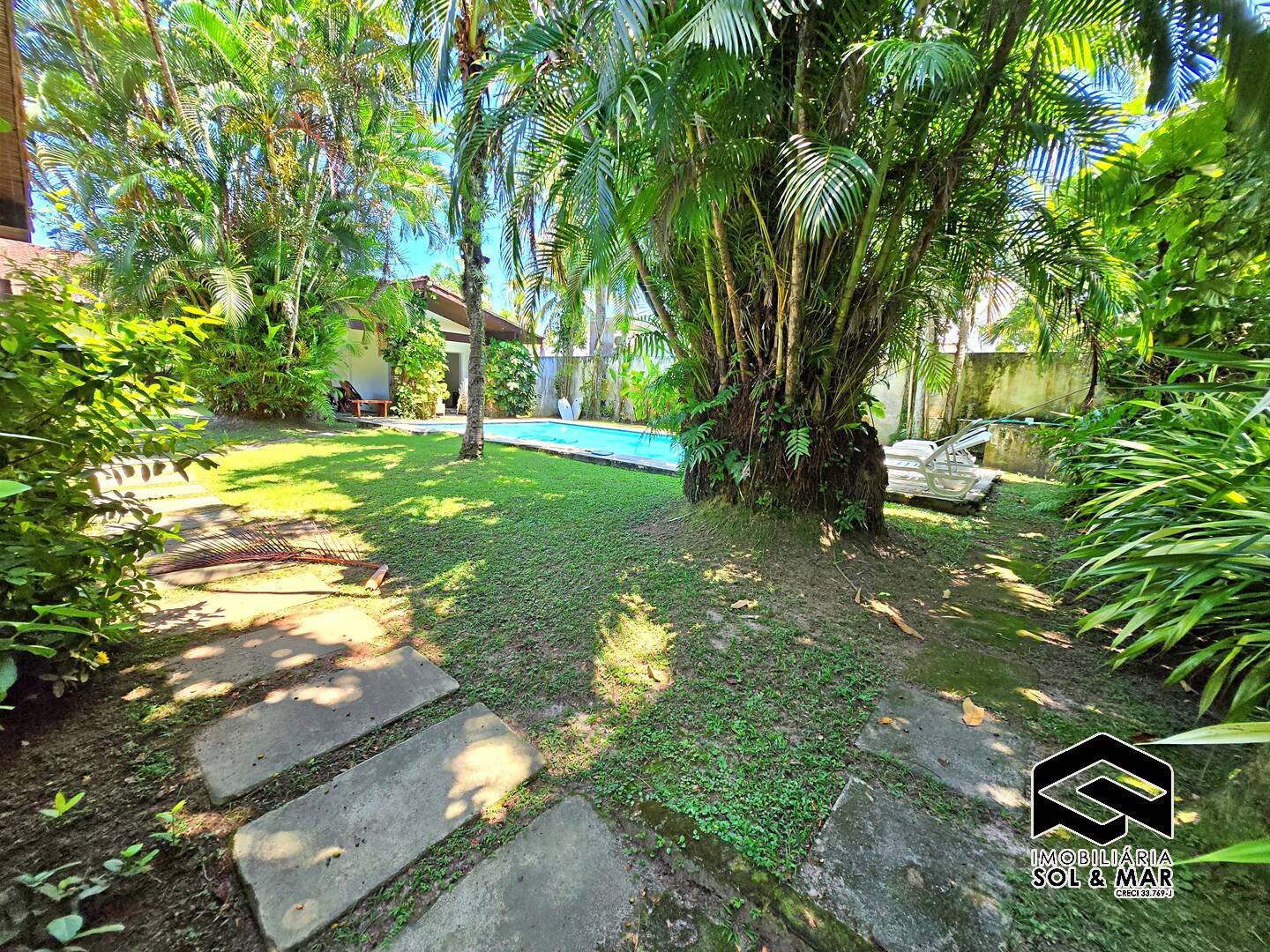 Casa de Condomínio à venda com 3 quartos, 250m² - Foto 2