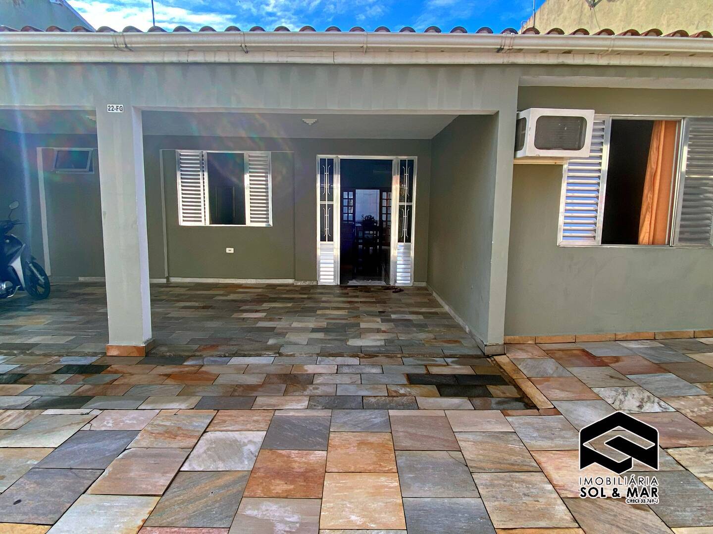 Casa à venda com 3 quartos, 106m² - Foto 1