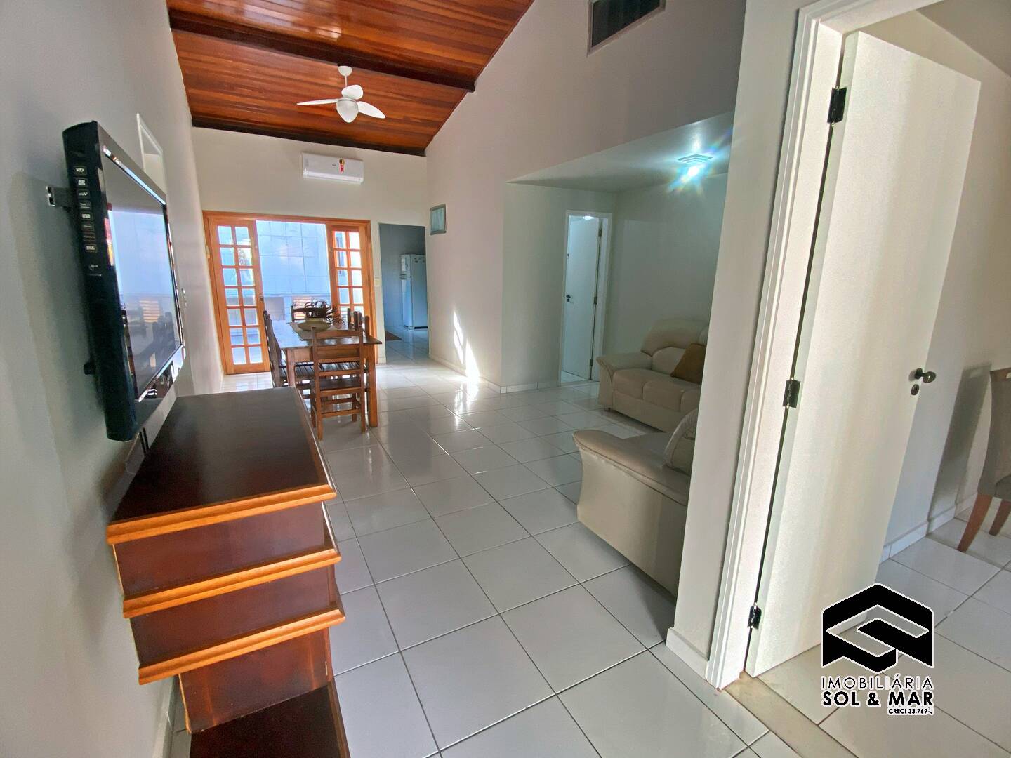Casa à venda com 3 quartos, 106m² - Foto 4