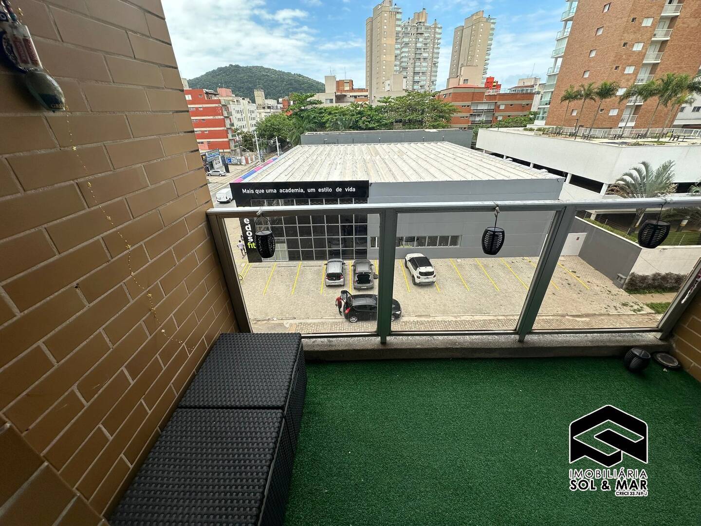 Apartamento à venda com 2 quartos, 60m² - Foto 2