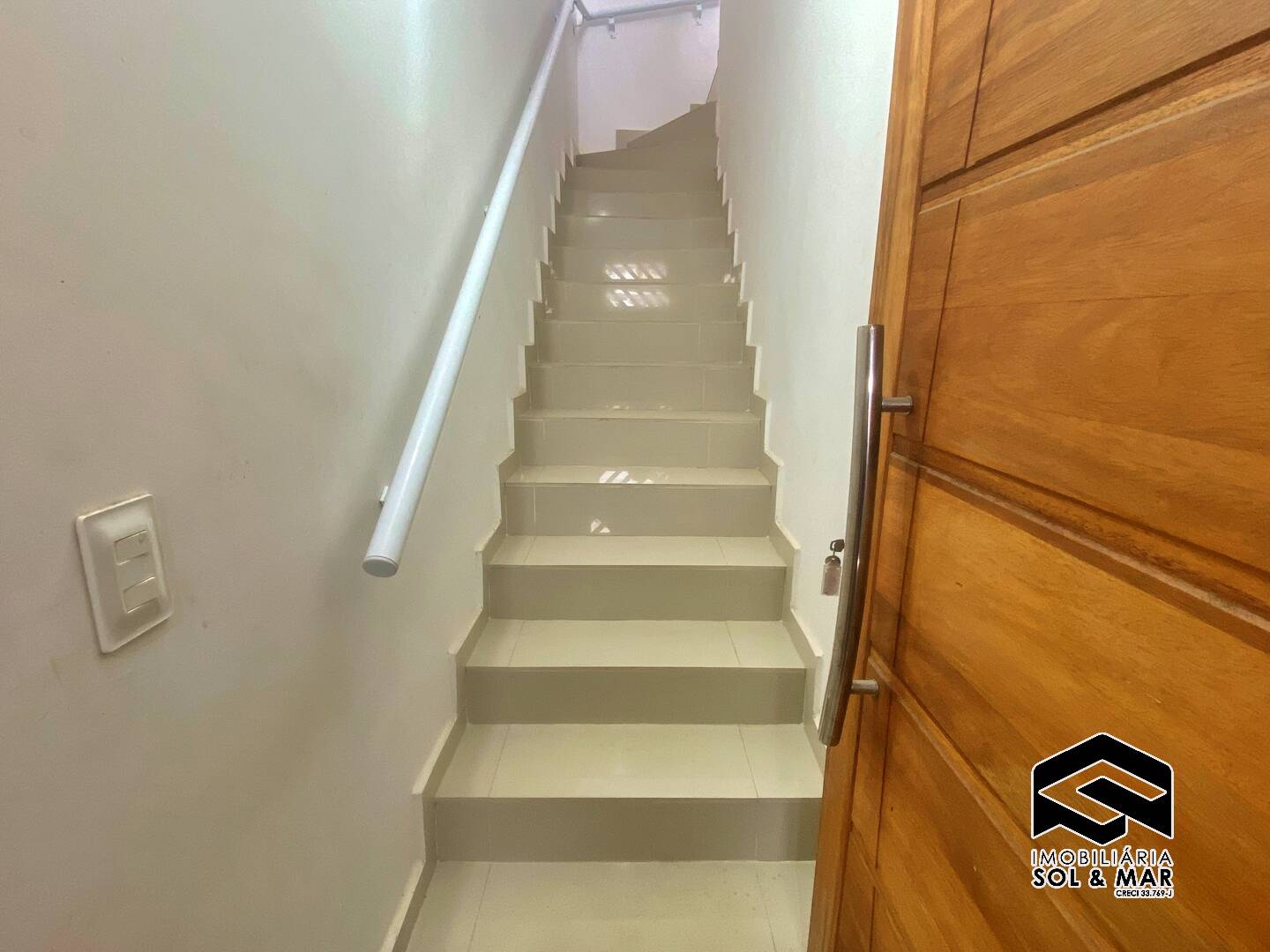 Casa à venda com 2 quartos, 70m² - Foto 2